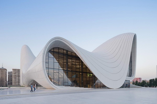 An eye-opening curved roof building!