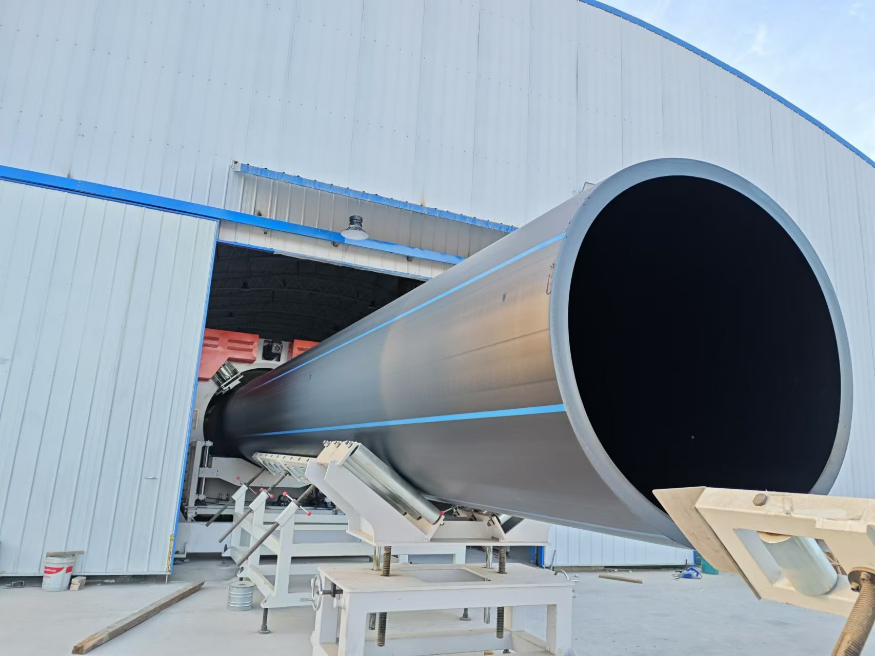 [New Product Launch] Our company is excited to introduce a new large-diameter pipeline product. This product offers powerful support for cross-sea construction projects.